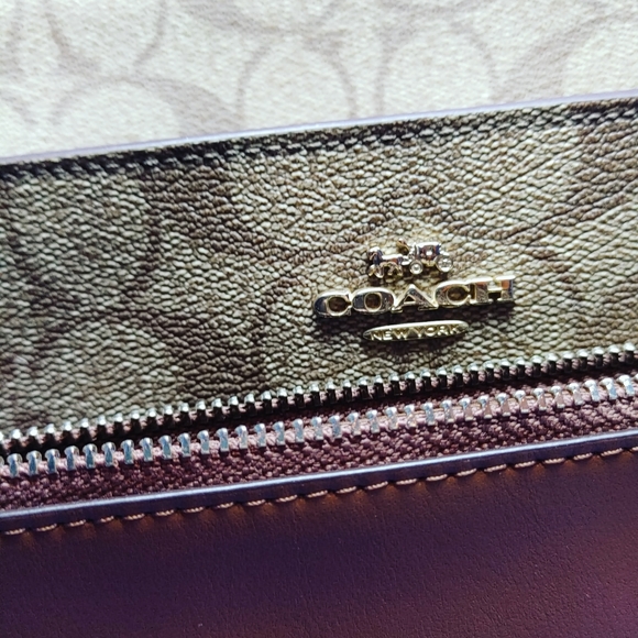 NEW COACH PURSE WITH WALLET - Picture 10 of 14